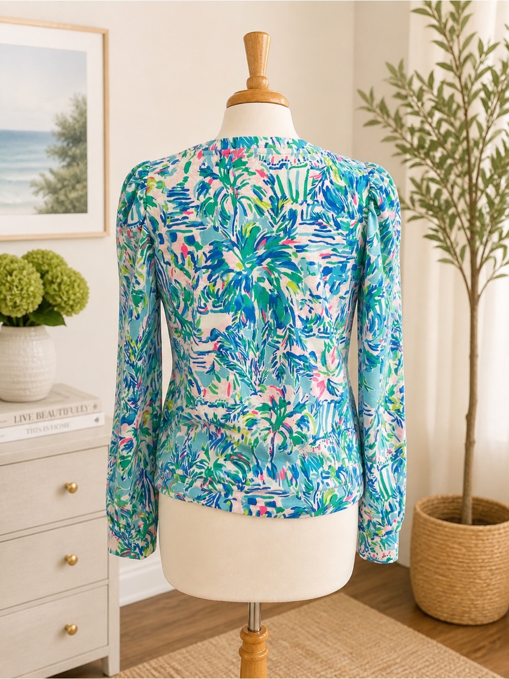 Lilly Pulitzer Cotton Printed Blouse Size Medium Blue Green Pink Tropical Top - Picture 3 of 4